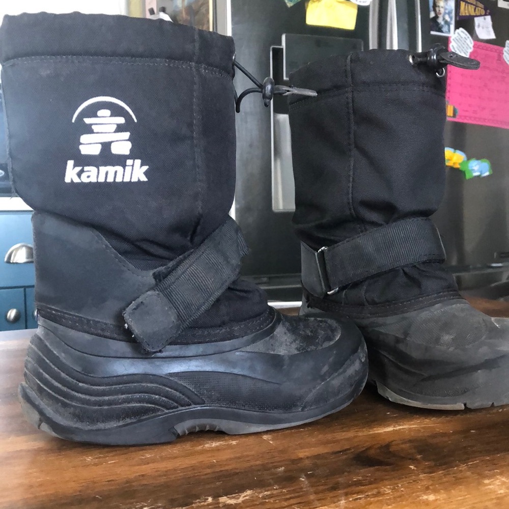 Kids size 13 Kamik snowboots